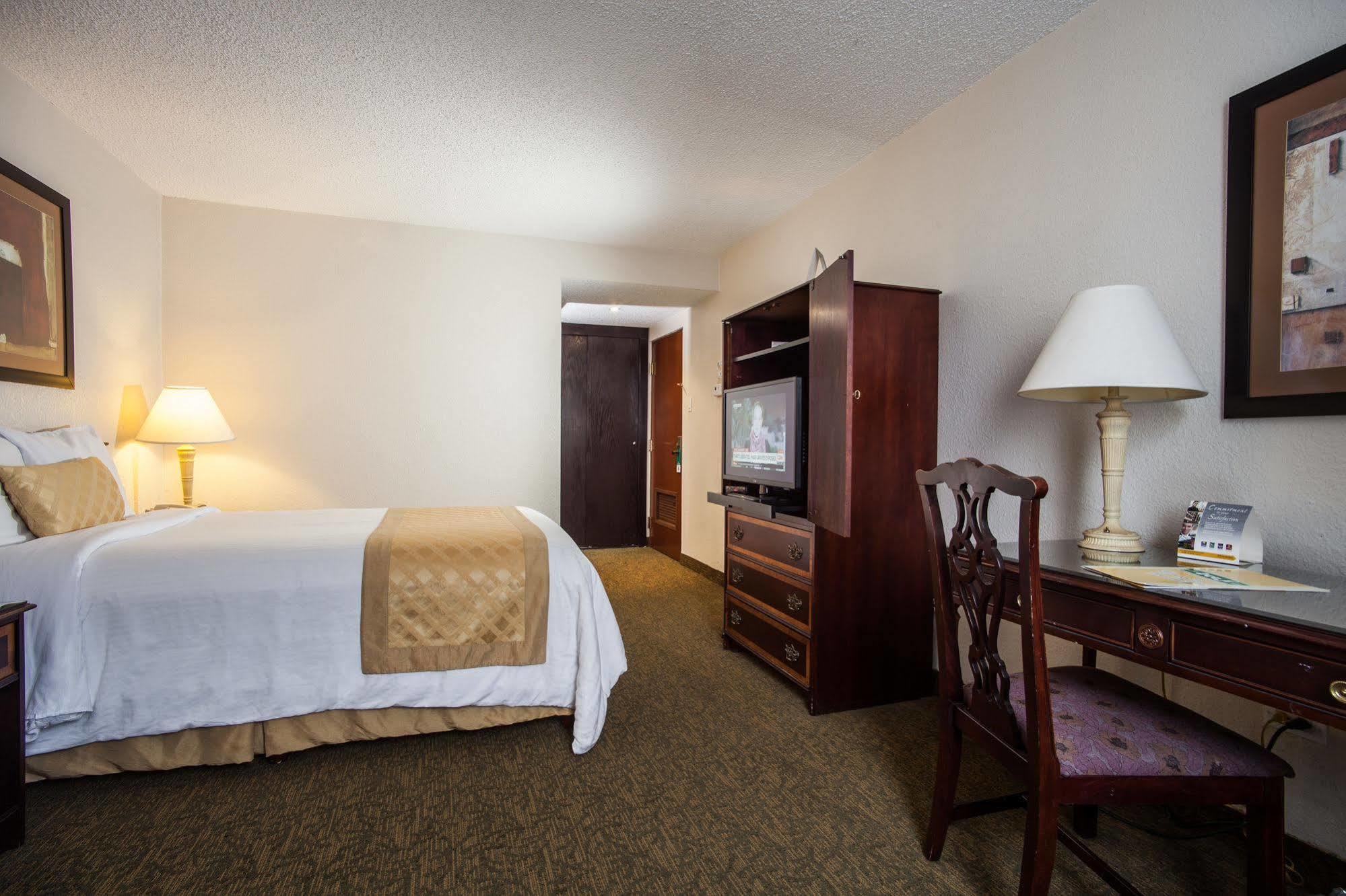 Quality Inn Chihuahua San Francisco Екстер'єр фото