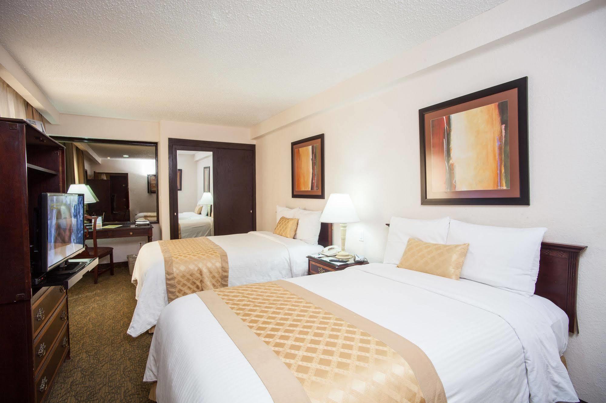 Quality Inn Chihuahua San Francisco Екстер'єр фото